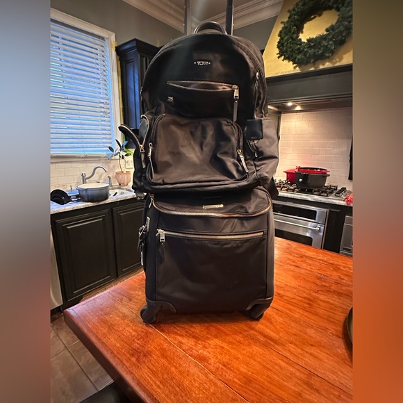 Tumi Oxford compact carry-on - Picture 4 of 17